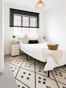 2 Bed Luxury Apt in Gravesend - Image 3