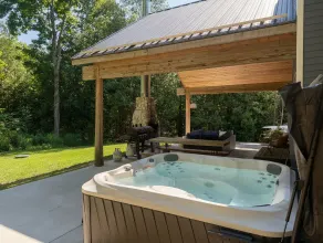 Wooded Cottage Retreat · Hot Tub & Fireplaces - Image 4