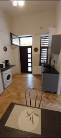 Apartment with a beautiful view of the park! It has A/C. - Image 2