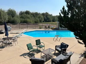 Family Ski Cabin with Pool & hot tub - Image 2