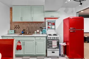 A Retro Retreat! 1950s Malt Shop, Theater, & Spa! - Image 4