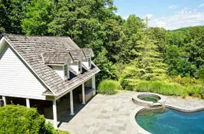 Luxury Suite with Pool, Hot Tub, and Theatre - Image 4