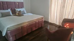 luxury accommodation - Image 3