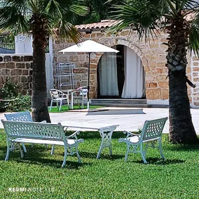 Surrounded by greenery near Simonetta airport - Image 3