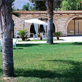 Surrounded by greenery near Simonetta airport - Image 5