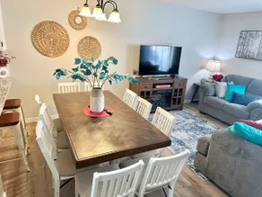 Carrie’s Cozy Condo - sleeps 10 - Image 3