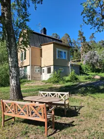 Villa in a quiet area close to nature, the lake, and the city - Image 2