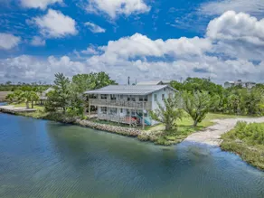 Cozy Waterfront 'Island House' on Live Oak Island! - Image 2