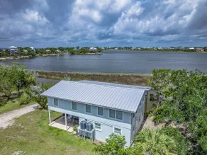 Cozy Waterfront 'Island House' on Live Oak Island! - Image 3