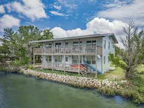 Cozy Waterfront 'Island House' on Live Oak Island! - Image 4