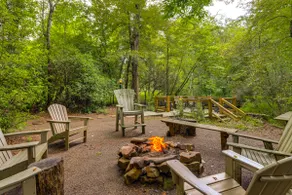 'drifting Feather' Mountain Cabin: Waterfront Deck - Image 2