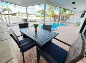 5 min from Chase Stadium | Heated pool | Mini Golf - Image 5