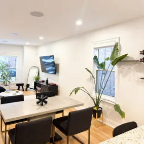 Beautiful modern 2Bdr sunny home with French decor - Image 4
