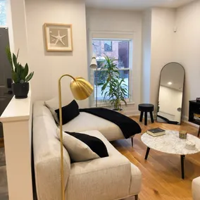Beautiful modern 2Bdr sunny home with French decor - Image 3