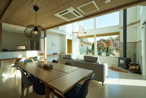 A dynamic atrium liberates the soul [R-villa Karuizawa 02] - Image 5