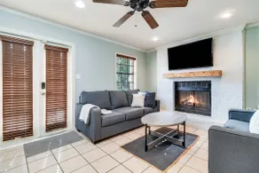 LalaLand -2 masters, King Bed, Comfort & Location! - Image 4