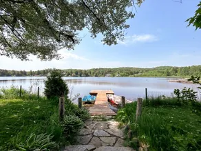 Chalet Lac Lemery: Stunning 3 Bedroom Lakehouse - Image 2