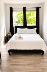 Modern & large AirBNB in Laval - Image 3