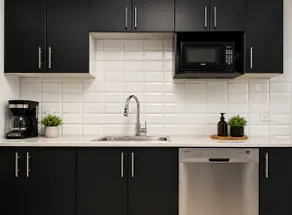 Modern & large AirBNB in Laval - Image 5