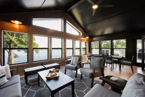 Luxury Cowdry Cottage Lake Home - Image 3
