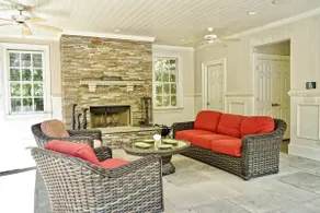 Private Guesthouse with Pool and Hot Tub Retreat - Image 4