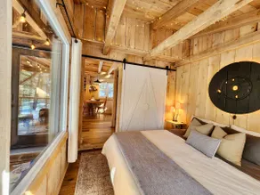 Secluded Lakeside Retreat - Atkins Hideaway - Image 2