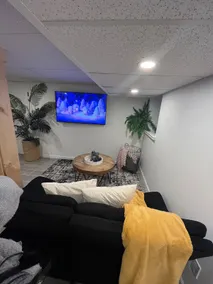 Unique comfortable guest suite - Image 2