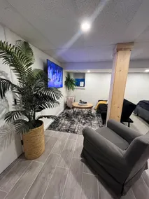 Unique comfortable guest suite - Image 4
