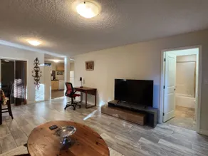 Peaceful suite near the lake - Image 4