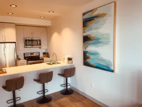 Lx 4 , King bed, UG Parking, Gym, AC, Rogers Arena - Image 4