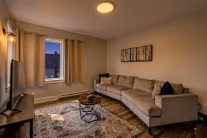 Bright 1-BR APT, Prime Location - Image 5