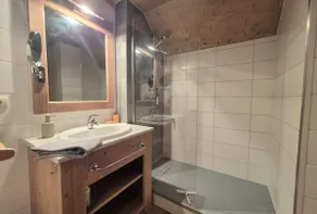 Möki chalet with pool and sauna access - Image 5
