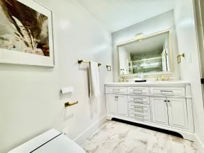 Stunning condo steps from Ocean Beach - Image 4