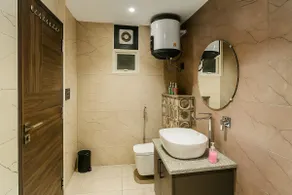 HillScape : 1 BHK Luxury Apt - Image 5
