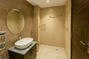 HillScape : 1 BHK Luxury Apt - Image 4