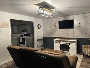 #2 Miller Suites -Cozy Downtown - Image 3