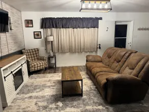 #2 Miller Suites -Cozy Downtown - Image 2