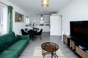 Home Away From Home | FREE Parking | EV Charger - Image 5