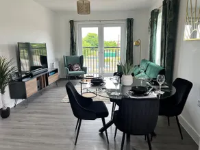 Home Away From Home | FREE Parking | EV Charger - Image 3
