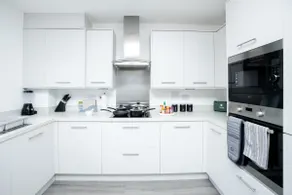 Home Away From Home | FREE Parking | EV Charger - Image 3