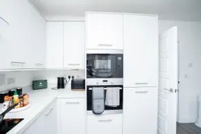 Home Away From Home | FREE Parking | EV Charger - Image 2