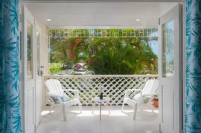 Newly renovated condo in the heart of Holetown - Image 5