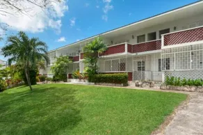 Newly renovated condo in the heart of Holetown - Image 4