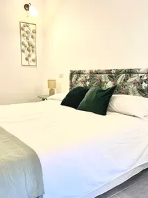 Flora Suite with private garden - Image 4