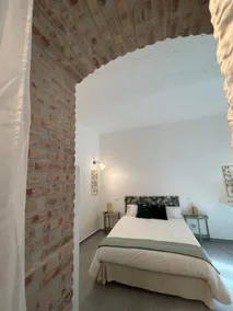 Flora Suite with private garden - Image 5