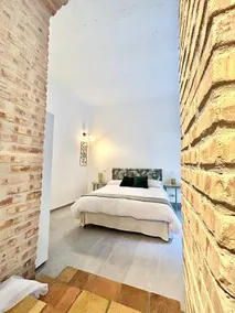 Flora Suite with private garden - Image 3