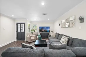Pool Stay Near DT, Heights | WiFi Games | Yard BBQ - Image 2