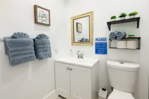 Modern King Suite • Kitchen • Free Parking - Image 5
