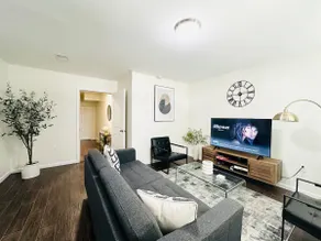 Modern 2-Bedroom Apartment (free parking). - Image 5