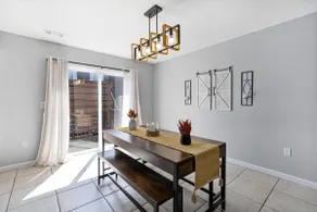 King Suite Townhouse close to everywhere - Image 4